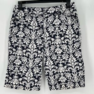 JONES NEW YORK NWOT NAVY AND WHITE FLORAL LONG SHORTS COTTON‎ W/COMFY STRETCH